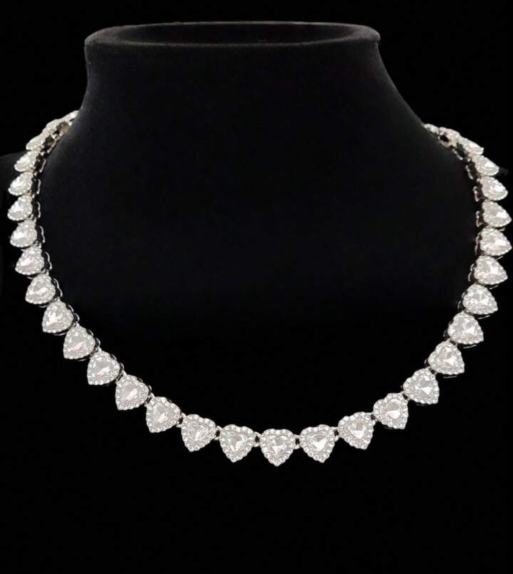 Stylish heart pendant necklace