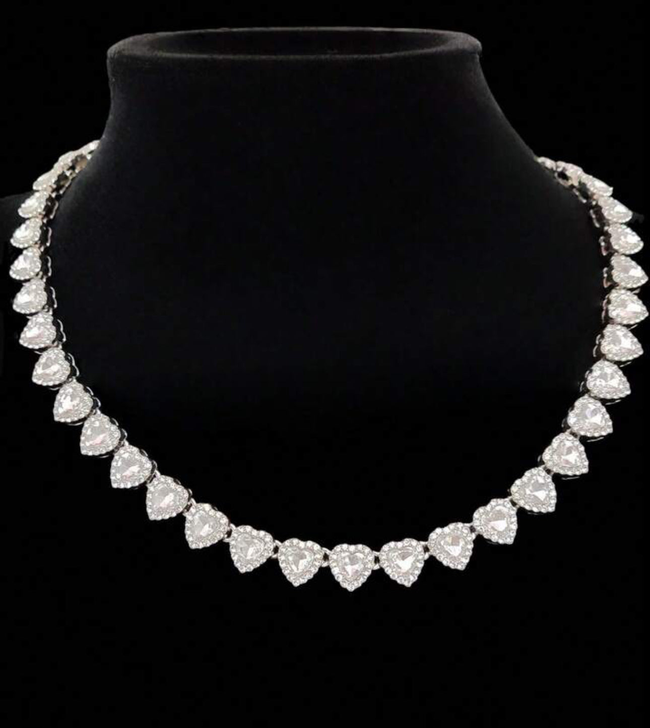 Stylish heart pendant necklace