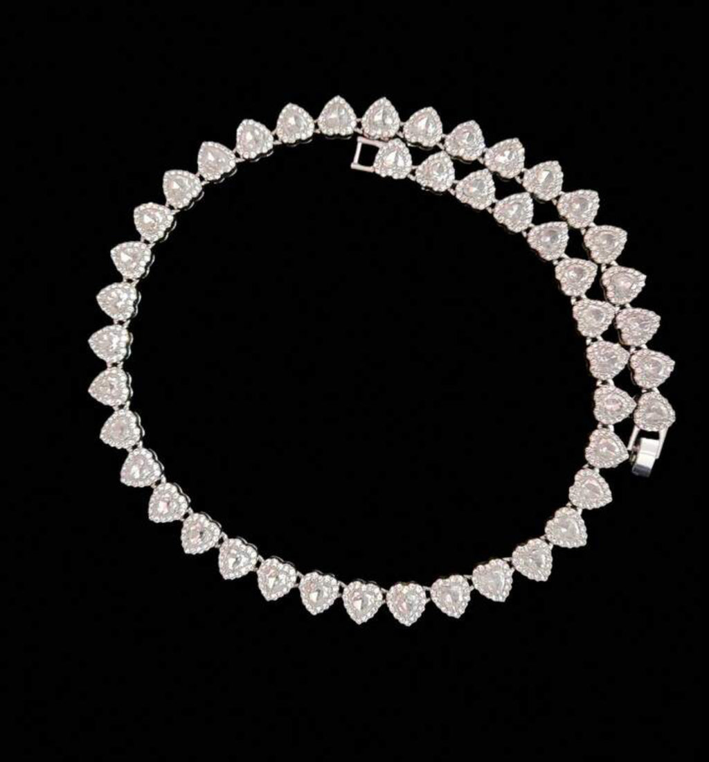 Stylish heart pendant necklace