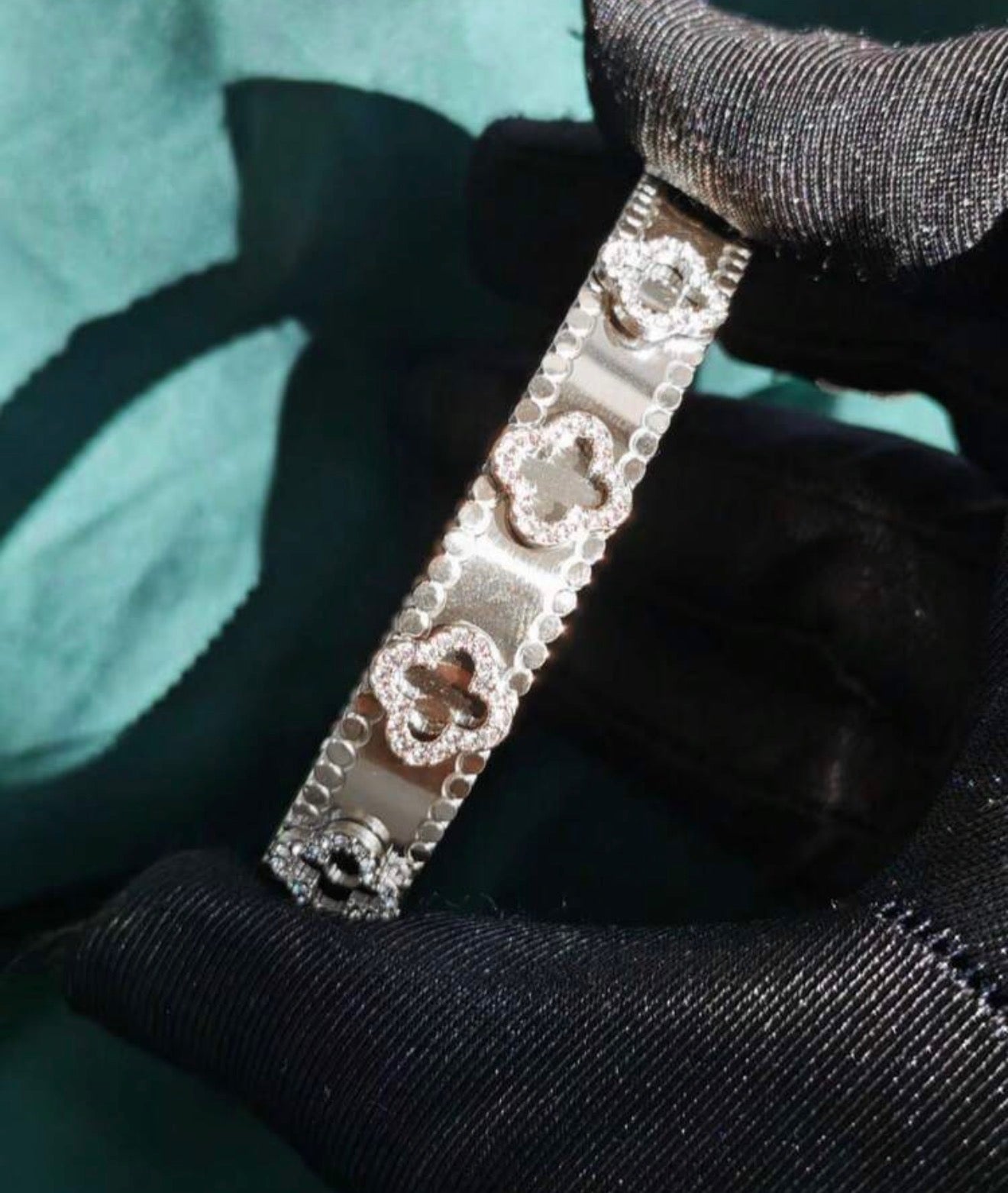 Women’s silver four-leaf clover rhinestone bangle