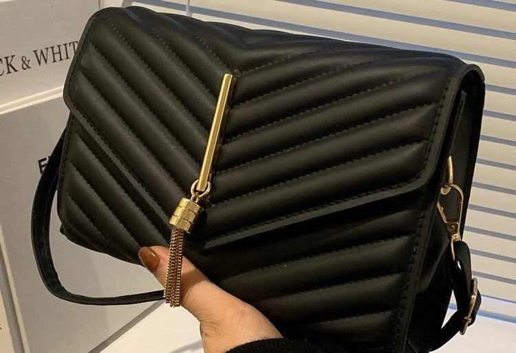 Tassey decor chevron square bag